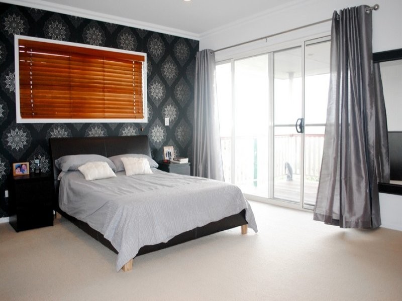 18 Penrhyn Street, Pacific Pines QLD 4211