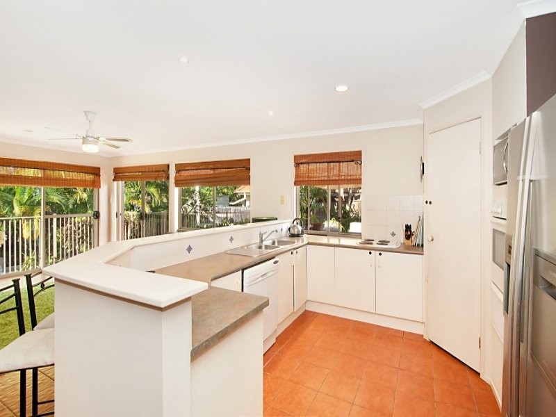 16 Wiltshire Drive, Mudgeeraba QLD 4213