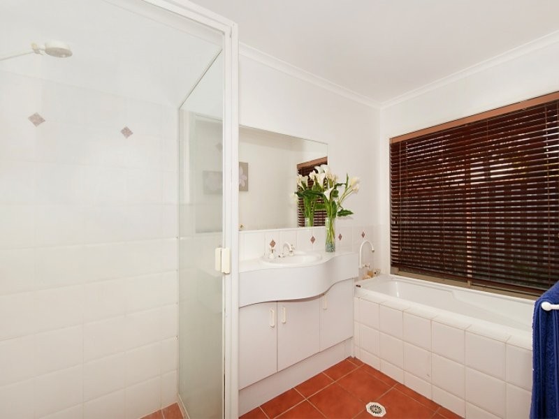 16 Wiltshire Drive, Mudgeeraba QLD 4213