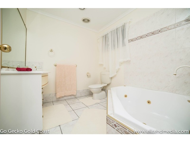 17 Jancoon Court, Carrara QLD 4211