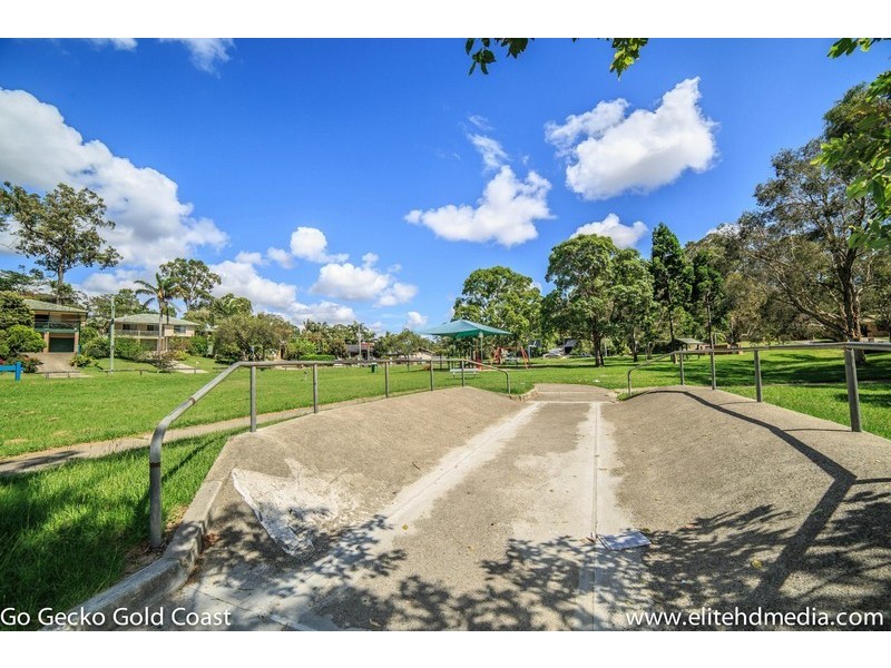 17 Windsor Pl, Molendinar QLD 4214