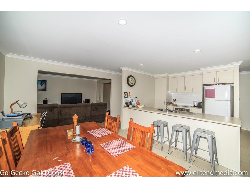 16 Aldgate Crescent, Pacific Pines QLD 4211