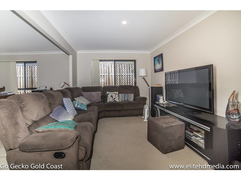 16 Aldgate Crescent, Pacific Pines QLD 4211