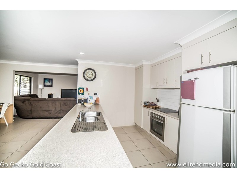 16 Aldgate Crescent, Pacific Pines QLD 4211