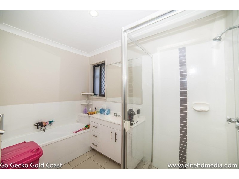 16 Aldgate Crescent, Pacific Pines QLD 4211