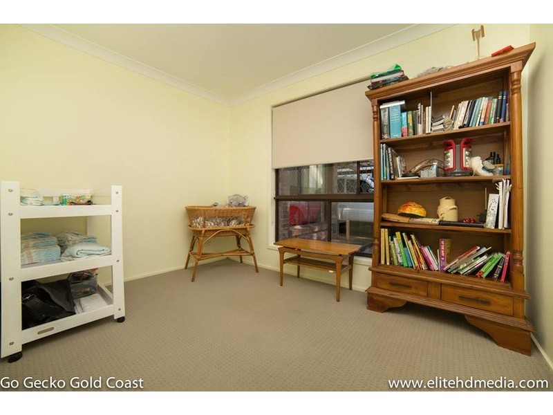 12 Cambridge Crt, Carrara QLD 4211