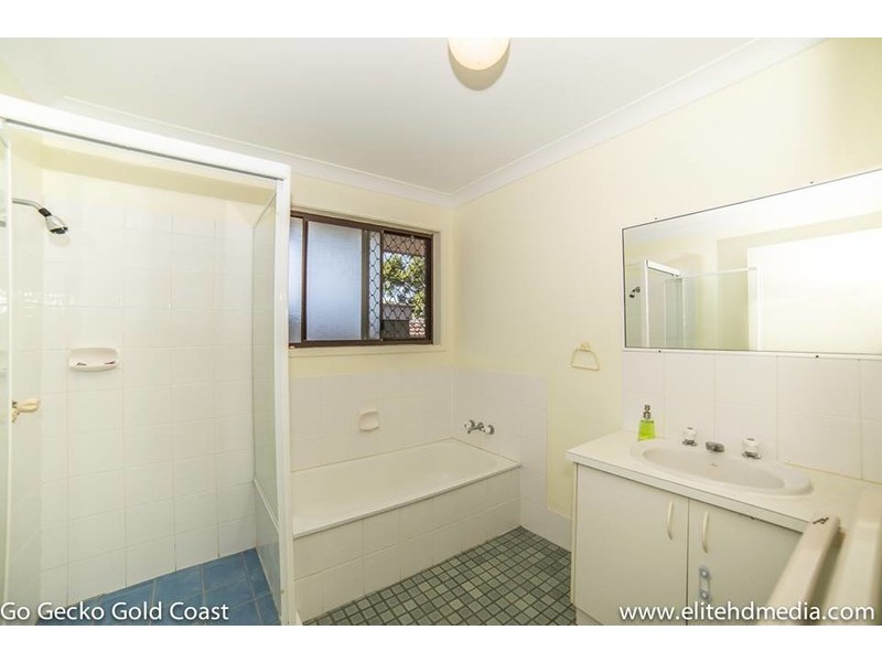 12 Cambridge Crt, Carrara QLD 4211