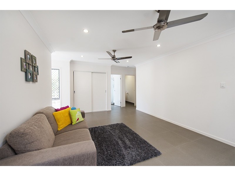 1 Hellman Street, Molendinar QLD 4214