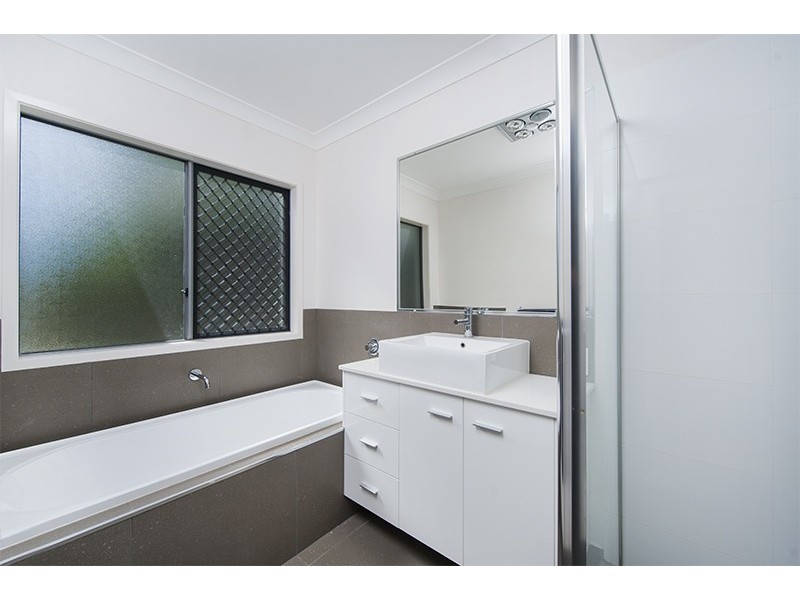 1 Hellman Street, Molendinar QLD 4214