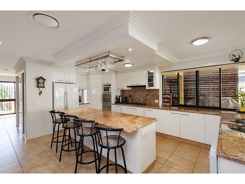 105 Crestwood Drive, Molendinar QLD 4214