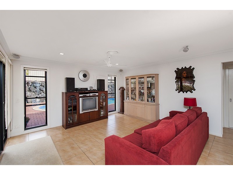 105 Crestwood Drive, Molendinar QLD 4214