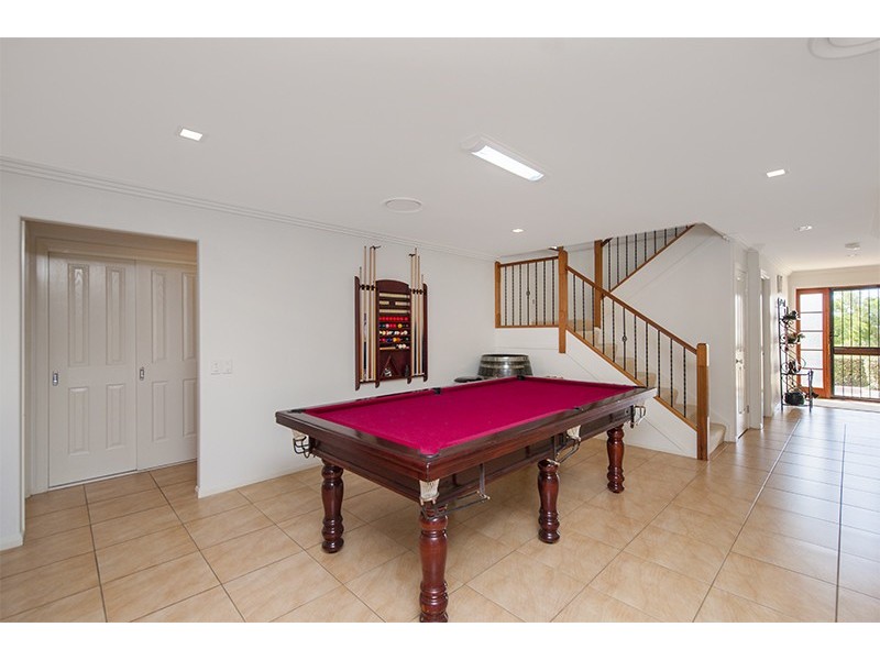 105 Crestwood Drive, Molendinar QLD 4214