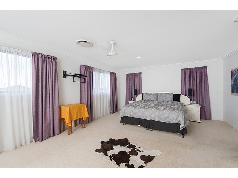 105 Crestwood Drive, Molendinar QLD 4214