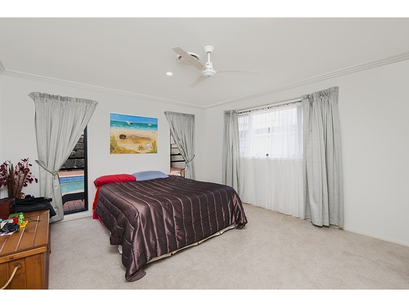 105 Crestwood Drive, Molendinar QLD 4214