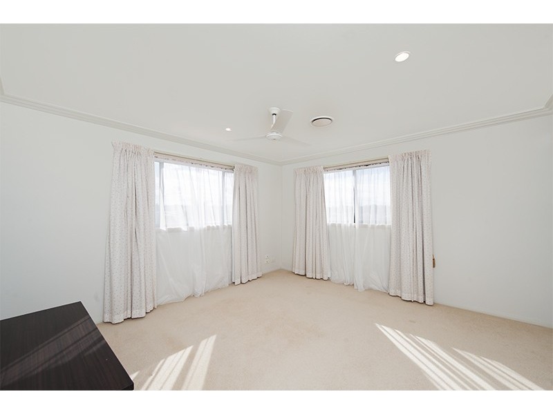 105 Crestwood Drive, Molendinar QLD 4214