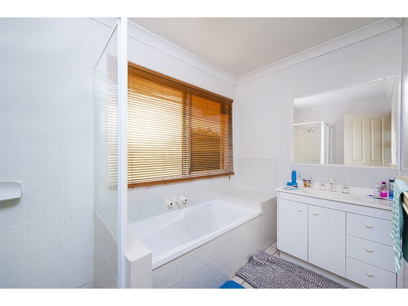 20 Blue Lagoon Court, Nerang QLD 4211