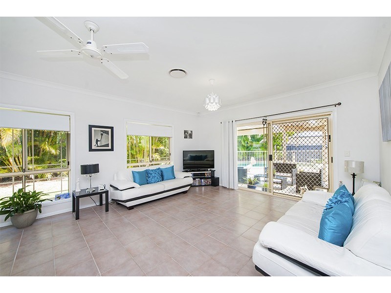12 Creekview Street, Helensvale QLD 4212