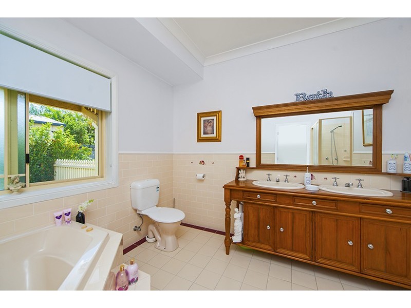12 Creekview Street, Helensvale QLD 4212