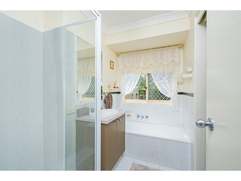 28 Sandalwood Terrace, Nerang QLD 4211