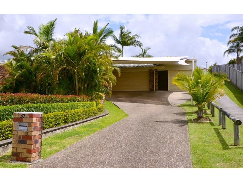 37 Howland Circuit, Pacific Pines QLD 4211