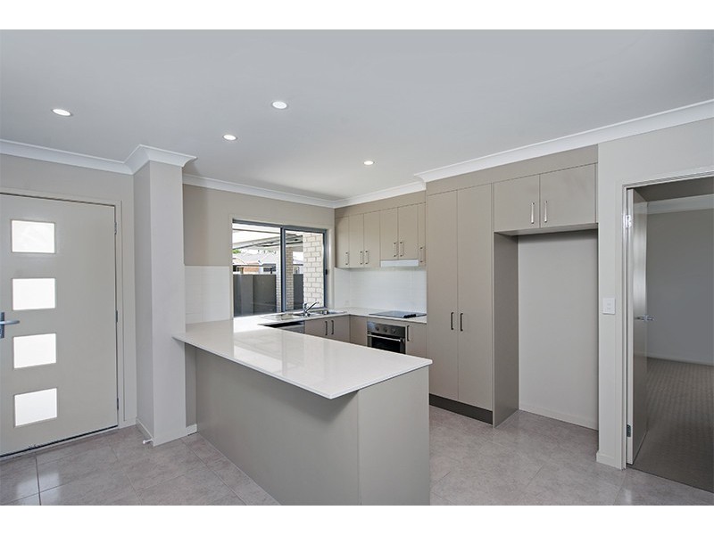 2/13 Cumberland Dve, Varsity Lakes QLD 4227