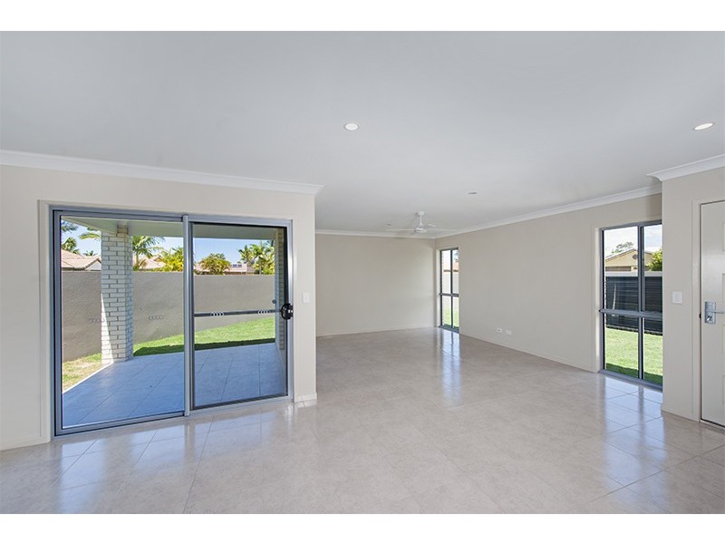 2/13 Cumberland Dve, Varsity Lakes QLD 4227