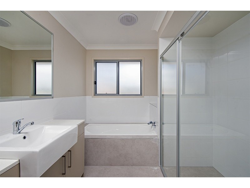 2/13 Cumberland Dve, Varsity Lakes QLD 4227