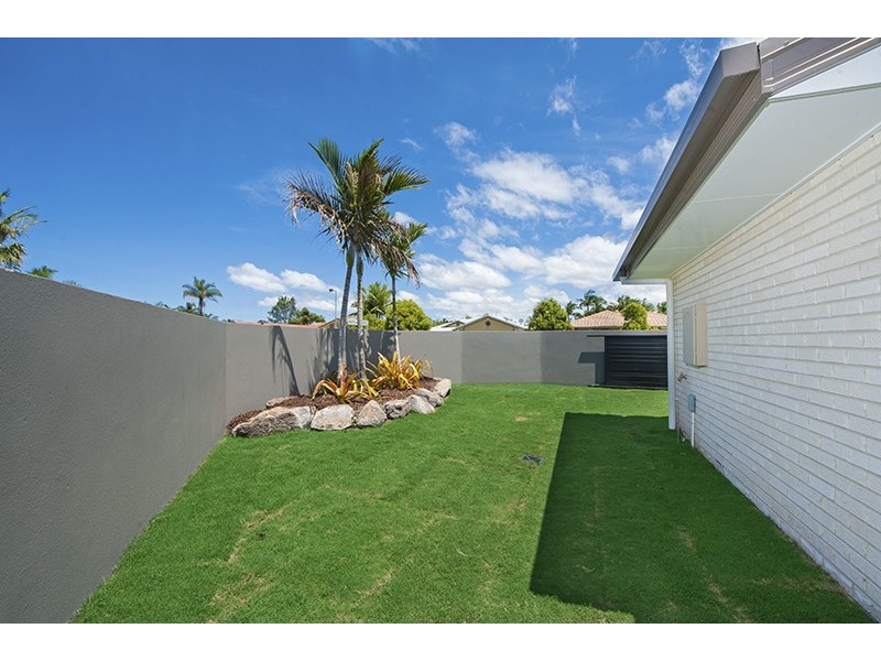 2/13 Cumberland Dve, Varsity Lakes QLD 4227