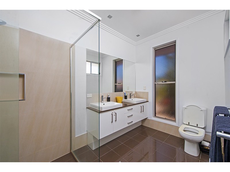 13 Kabi Place, Pacific Pines QLD 4211