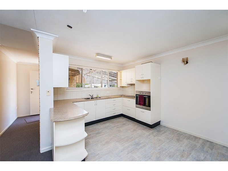 6 Kenmar Street, Labrador QLD 4215