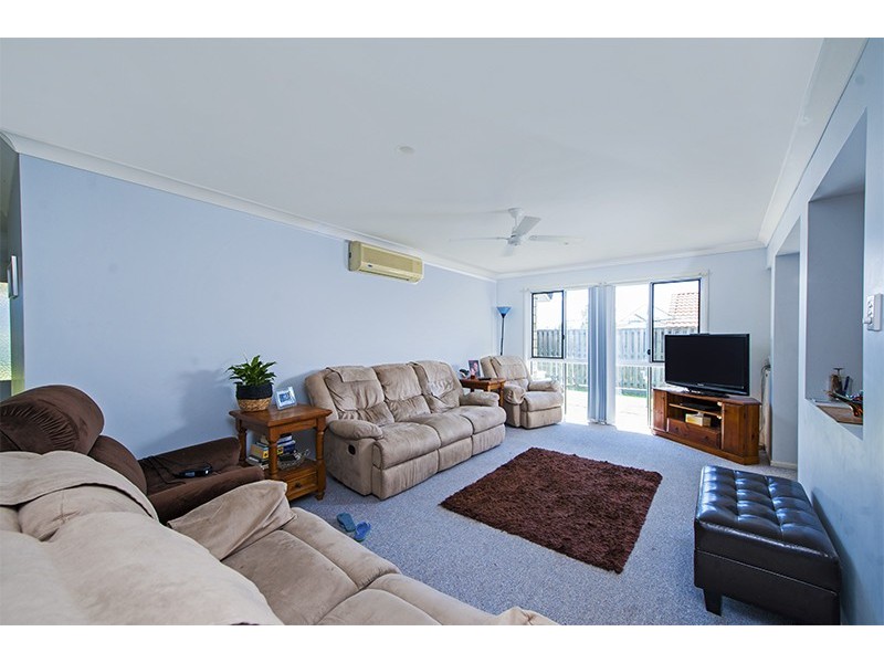 8 Bluefen Crt, Upper Coomera QLD 4209