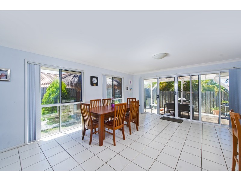 8 Bluefen Crt, Upper Coomera QLD 4209