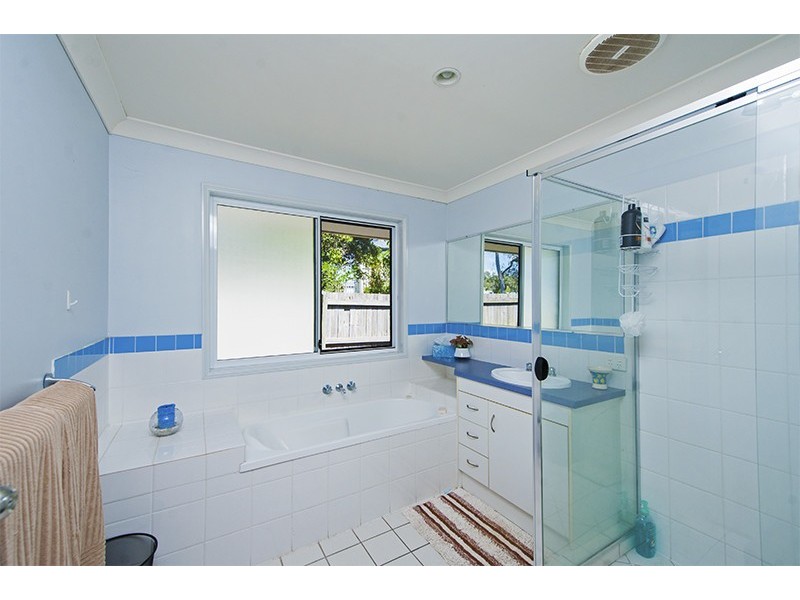 8 Bluefen Crt, Upper Coomera QLD 4209