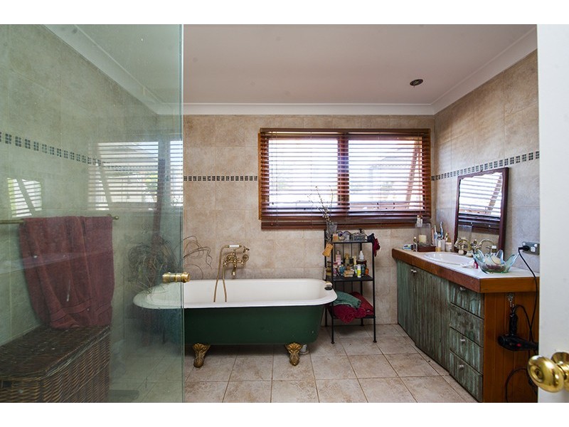 16 Narrabri Court, Gaven QLD 4211