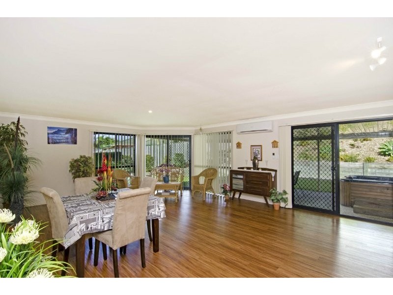 20 Hatutu Street, Pacific Pines QLD 4211