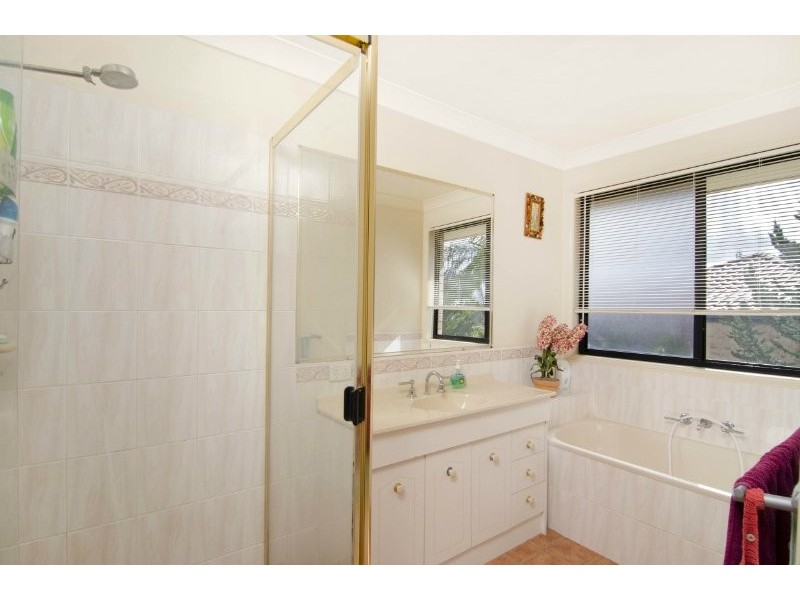 20 Hatutu Street, Pacific Pines QLD 4211