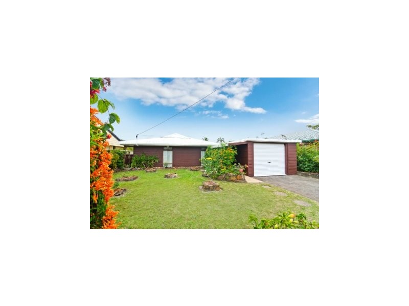 39 Mallawa Drive, Palm Beach QLD 4221