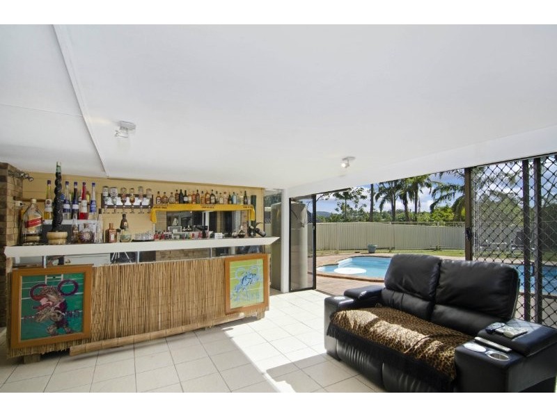 6 Issell Place, Highland Park QLD 4211