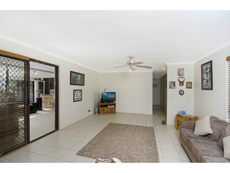 6 Issell Place, Highland Park QLD 4211