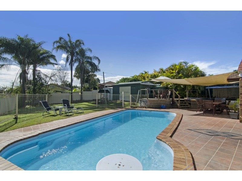 6 Issell Place, Highland Park QLD 4211