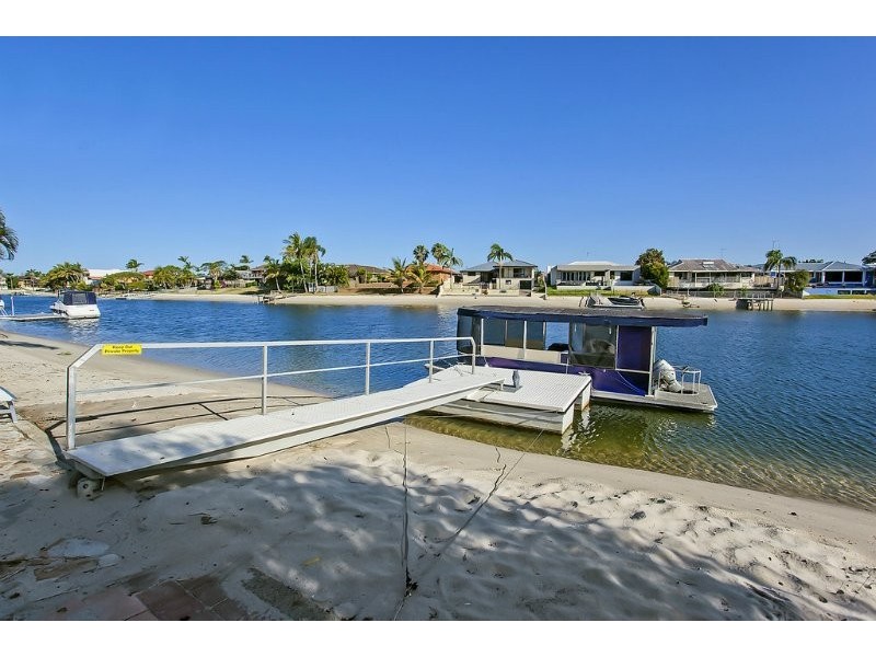 72 Markeri Street, Mermaid Waters QLD 4218