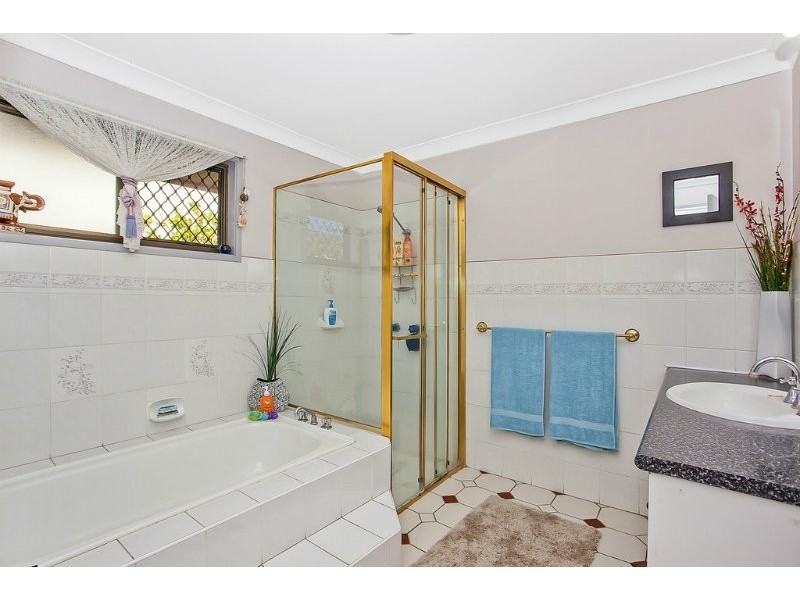 72 Markeri Street, Mermaid Waters QLD 4218