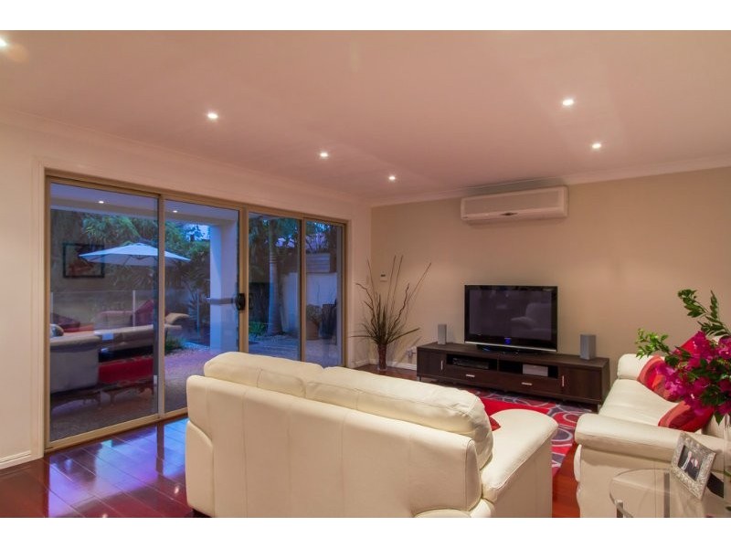 24 Meadowview Drive, Carrara QLD 4211