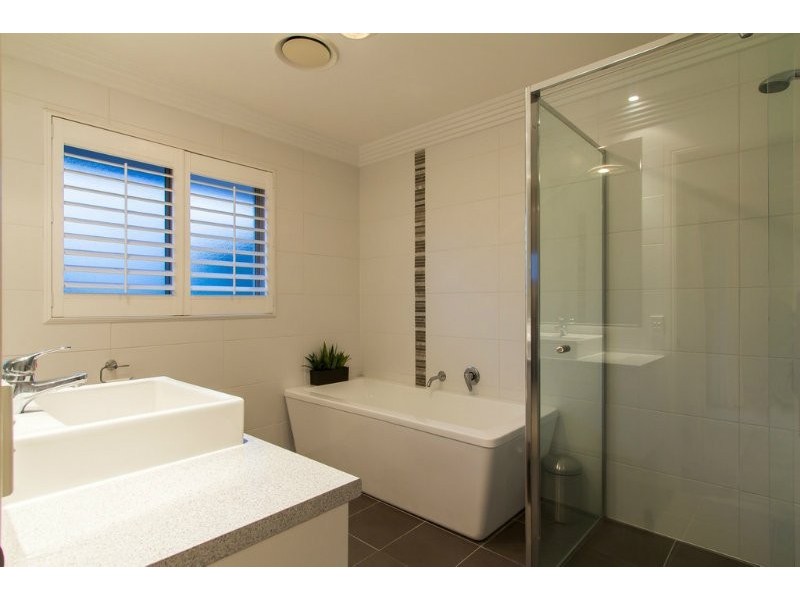 24 Meadowview Drive, Carrara QLD 4211