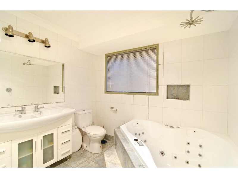 30 Paul Court, Carrara QLD 4211