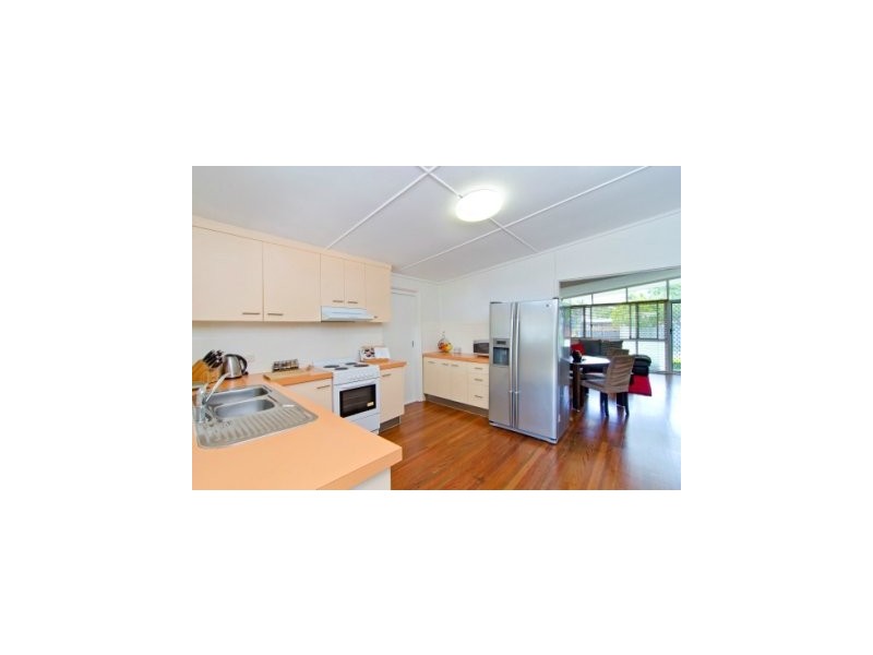 16 Stoke Lane, Labrador QLD 4215
