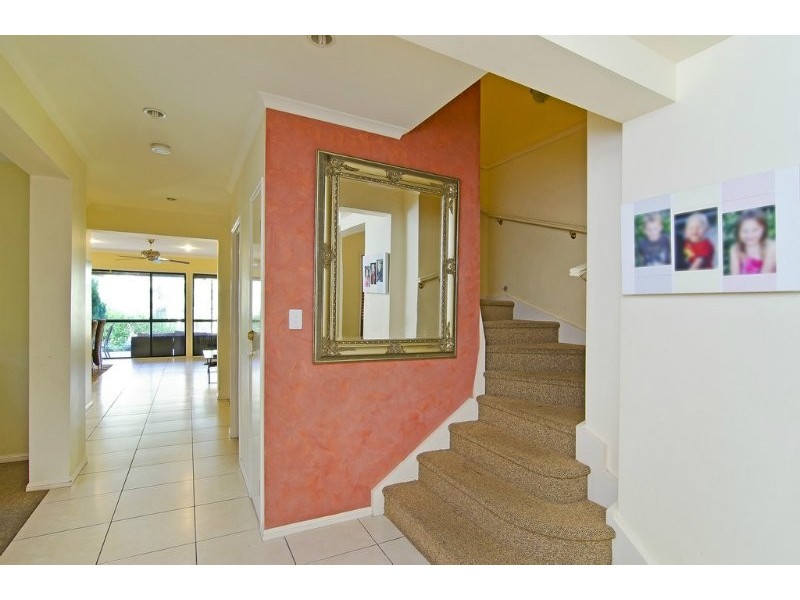 32 Hastings Cres, Carrara QLD 4211