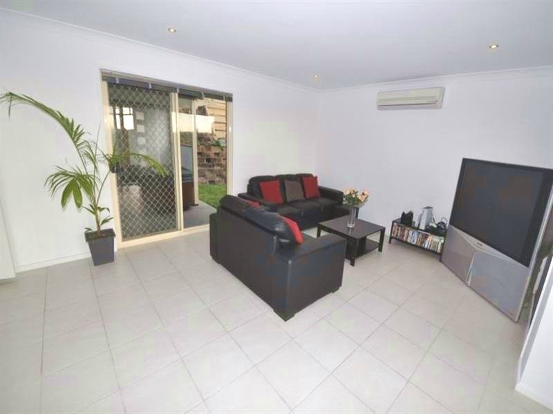 34 Paddington Drive, Carrara QLD 4211