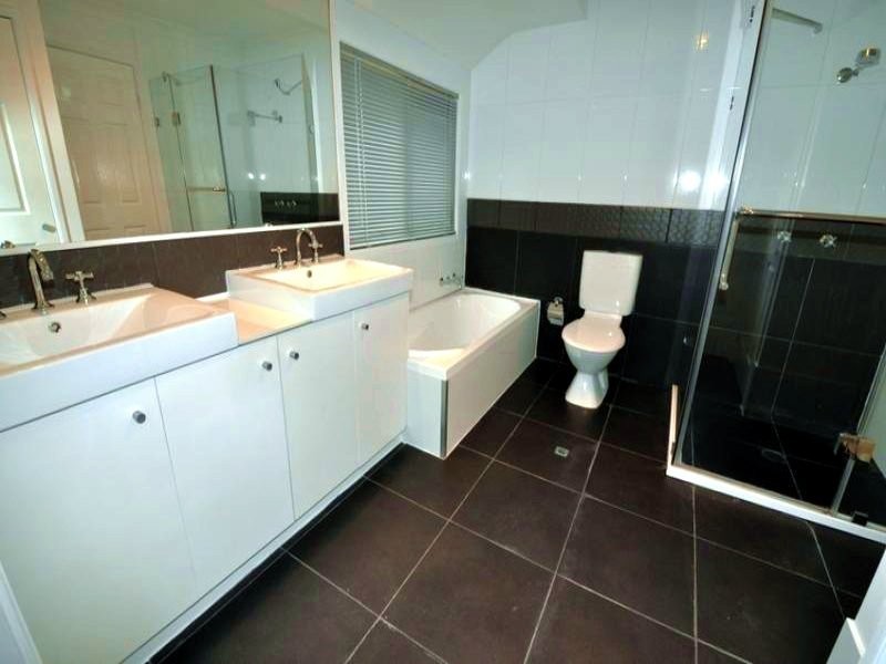 34 Paddington Drive, Carrara QLD 4211