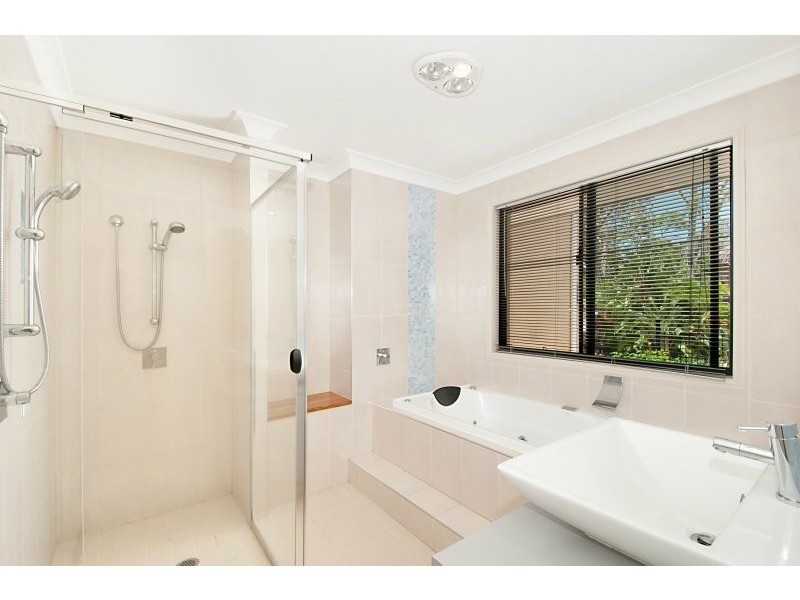 16 ALZINO PLACE, Carrara QLD 4211